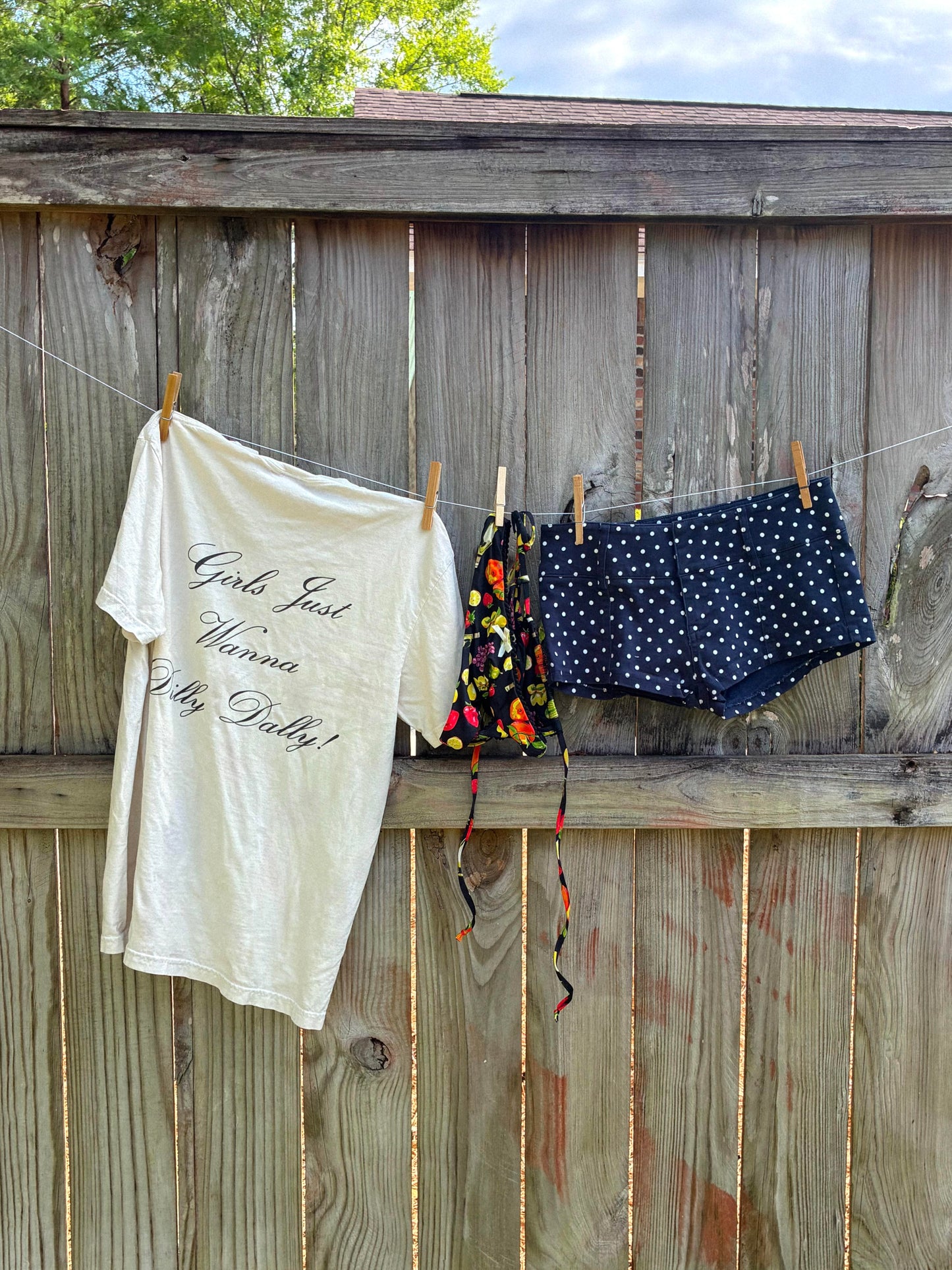 dilly dally girl tee
