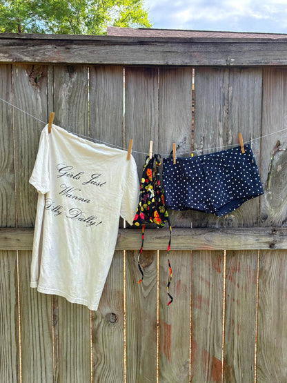 dilly dally girl tee
